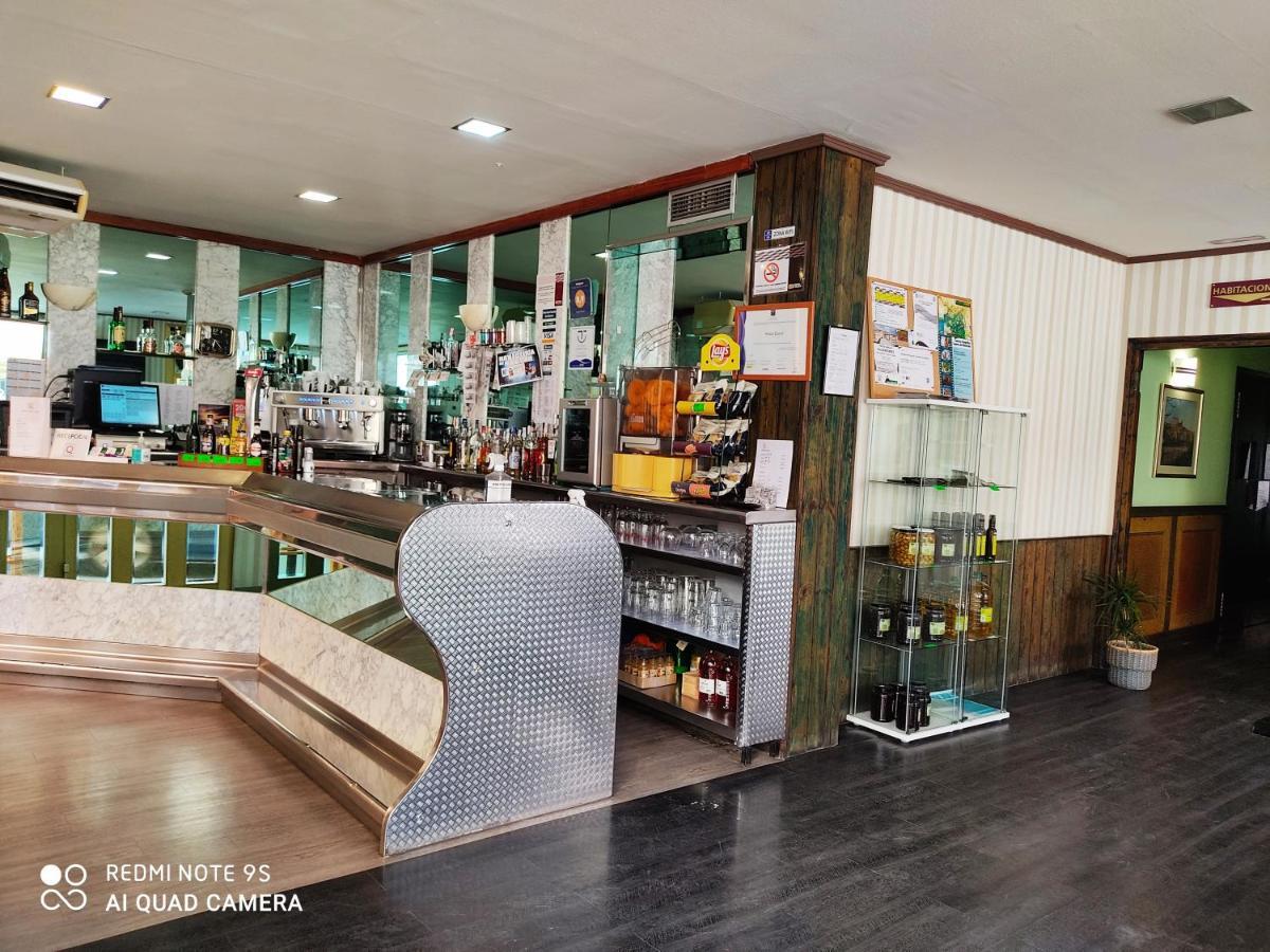 Hotel Querol 발데로브레스 외부 사진
