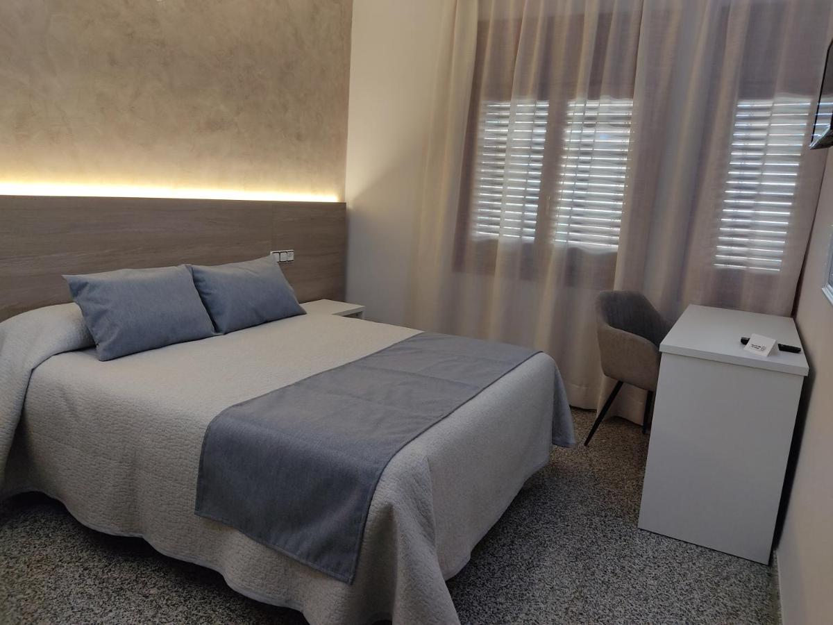 Hotel Querol 발데로브레스 외부 사진